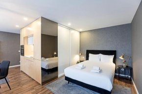 Super Central Flat w/ AC by LovelyStay